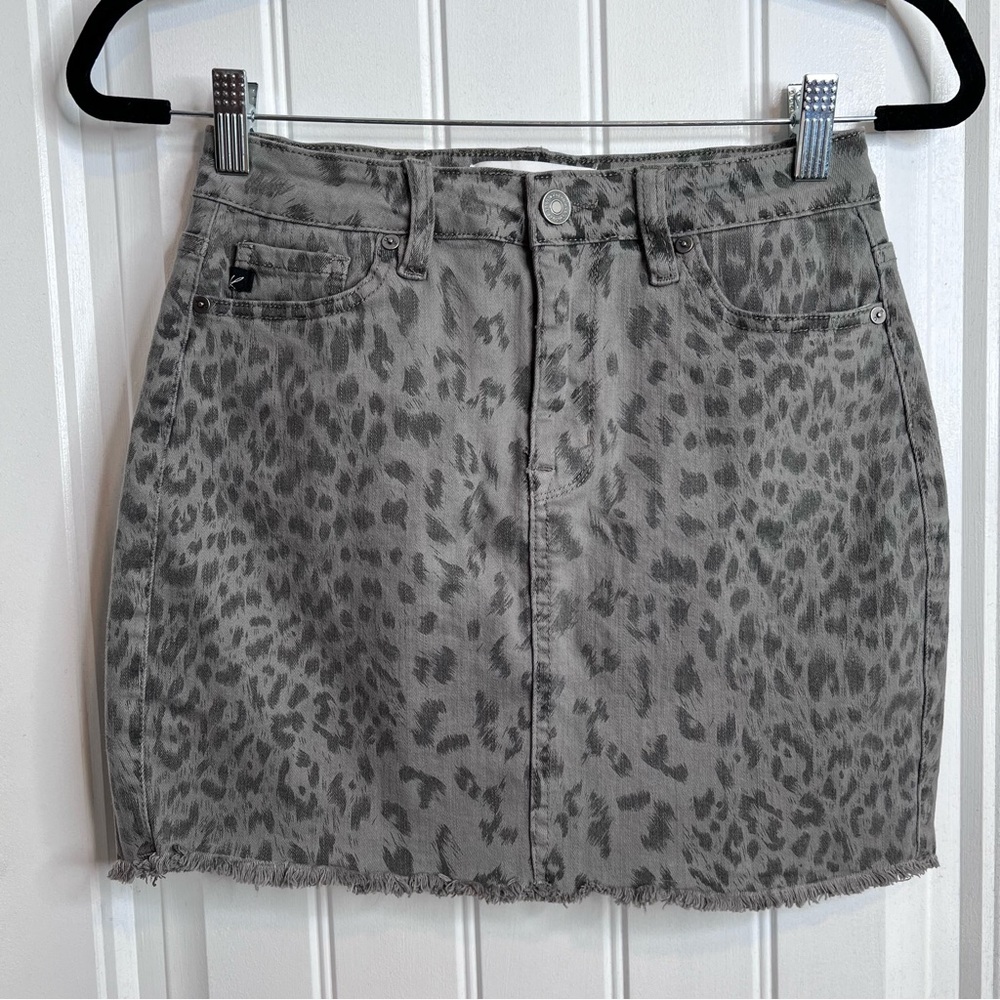 Kancan Gray Leopard Print Denim Raw Hem Mini Skirt. Size Small.